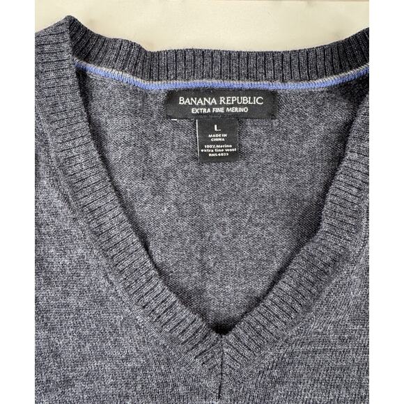 Banana Republic Mens 100% Extra Fine Merino Wool V Neck Sweater L Gray Preppy - Picture 2 of 11